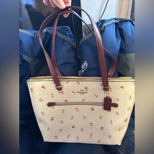 Coach Cream and Brown Heart Floral Gallery Tote Bag